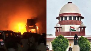  ஓயாத வன்முறை: மணிப்பூர் செல்லும் உச்ச நீதிமன்ற நீதிபதிகள்.. பாதிக்கப்பட்ட மக்களுடன் சந்திப்பு!