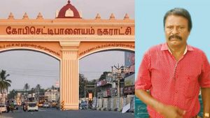 ஈரோடு அருகே கோபியில் கையும் களவுமாக சிக்கிய ஆபீசர்.. ஆடிப்போன அரசு ஊழியர்கள் 