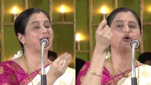 யாருகிட்டயும் ஏமாறாதீங்க.. பெண்கள் ரொம்ப கவனமா இருக்கனும்! 30 வருட ரகசியத்தை உடைத்த நடிகை தேவயானி! 