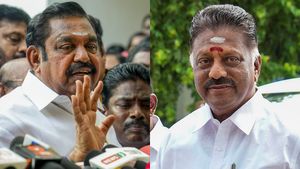 நான் வர்றேன் தனியா.. ஓபிஎஸ் ஊருக்குள் கால் வைக்கும் எடப்பாடி! என்ன பேசப் போகிறார்? எகிறும் பிரஷர்.!