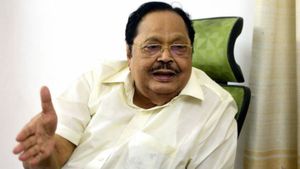தமிழர்கள் காட்டுமிராண்டிகளா.. வடநாட்டுக்காரன் குளிக்காத பரம்பரை.. வேலூரில் கொந்தளித்த துரைமுருகன்! 