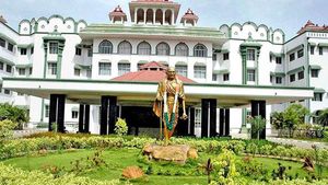 டாஸ்மாக் உள்ள பகுதியில் மக்கள் எதிர்ப்பை மீறி மனமகிழ் மன்றம் என்று புதிய மதுக்கடை ஏன்.. ஐகோர்ட்   