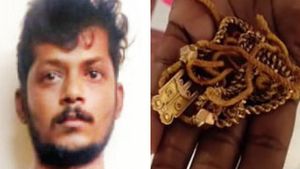  திண்டுக்கல்லில் தங்கம் நகையை கழட்டிய நபர்.. கேமராவில் யாருனு பார்த்தால்? ஆடிப்போன போலீஸ்.. அட கடவுளே