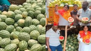 தர்பூசணியில் நிறமி சேர்ப்பா? டிஷ்யூ பேப்பர் + ஒரு டம்ளர் தண்ணீர் போதுமே! ஈஸியாக கண்டுபிடிச்சுடலாம்!