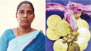 கரூரில் கையும் களவுமாக சிக்கிய சேலம் பூங்கொடி.. கையில் தங்க காசு.. ஆனந்த் கொடுத்த அல்வாதான் ஹைலைட்