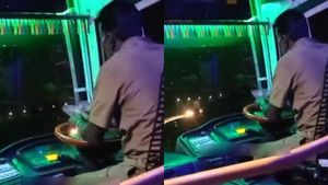 கோவை டூ சேலம் போன அரசு பஸ்சில்.. கலெக்‌ஷன் பணத்துடன் டிரைவர் செய்த காரியம்! அதிர்ந்த பயணிகள்