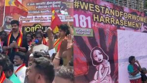  டே பரமா படிடா..பெண்களை வன்கொடுமை செய்ய தவெக ஆதரவாம்!  #westandforwomenharassment பேனரை பார்த்து ஷாக்