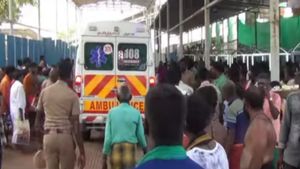  திருச்செந்தூர் முருகனை காண வரிசையில் காத்திருந்த பக்தருக்கு ஏற்பட்ட சோகம்.. மூச்சுத்திணறி பலி!
