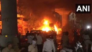 பாபர் மசூதி போல அவுரங்கசீப் கல்லறைக்கு 'கரசேவை' மிரட்டல்! 'நாக்பூர்' வன்முறையால் பதற்றம்-144 தடை! 