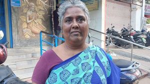 Women's day மதுரை பூரணம்மாள் ரூ 7 கோடி நிலத்தை மட்டும் தானம் கொடுக்கல! 32 வயதில் செய்தது இருக்கே!