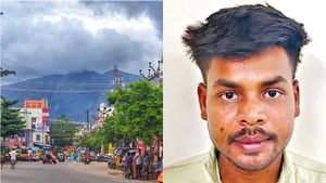 தேனியில் தங்க நகை அடகு கடை நடத்தும் பெண் குடும்பம்.. குழந்தையின் சின்ன தவறால் ரூ.24 லட்சம் காலி