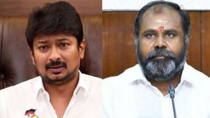 இங்கே எதிர்ப்பு அங்கே கூட்டணி..பாஜக திமுக டீல்! உதயநிதிக்கு ஜால்ரா போடவா நாங்கள்? உதயகுமார் காட்டம்! 