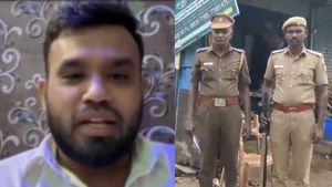  நெல்லை ஜாகிர் உசேன் வீட்டுக்கு துப்பாக்கி ஏந்திய போலீஸ் பாதுகாப்பு.. மகன் வெளியிட்ட வீடியோவால் பரபர!