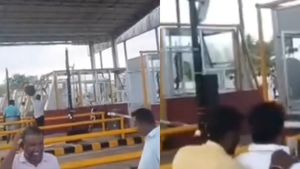 திண்டுக்கல் அருகே இன்று திறக்கப்பட  இருந்த சுங்க சாவடி சூறை- அடித்து நொறுக்கிய பொதுமக்கள்! 