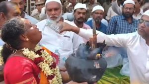 ரமலான் நோன்புக்கு இடையே.. கோவையில் கோனியம்மன் கோவில் தேர் திருவிழாவில் நெகிழ வைத்த இஸ்லாமியர்கள்