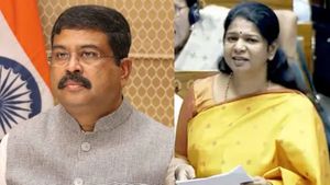 திரும்ப திரும்ப பொய் சொல்லாதீங்க! பிஎம்ஶ்ரீ கடித விஷயத்தில் தர்மேந்திர பிரதானை வெளுத்தெடுத்த கனிமொழி