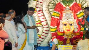 காவிரிக்கு ஆரத்தி எடுத்த 24 மணி நேரத்தில்.. கொட்டும் மழை.. பல மாதங்களுக்கு பிறகு குளிர்ந்த பெங்களூர்