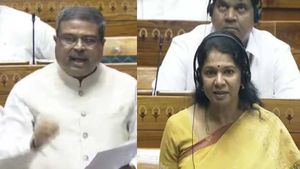அவமரியாதை.. தர்மேந்திர பிரதானுக்கு வைத்த செக்.. உரிமை மீறல் பிரச்சினை கொண்டு வந்தார் கனிமொழி 