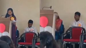 கல்லூரி ஃபேர்வெல்லில் கலகலப்பாக பேசிய 20 வயது மாணவி! திடீரென சரிந்து விழுந்து மரணம்