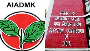 புது பரபரப்பு- அதிமுக இரட்டை இலை சின்னம்- ஏப். 28 முதல் இபிஎஸ், ஓபிஎஸ் ஆஜராக தேர்தல் கமிஷன் உத்தரவு!