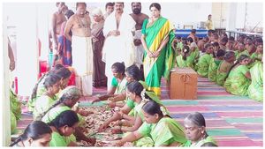 திருச்செந்தூர் முருகன் கோயில் உண்டியலில் ஆச்சரியம்.. போன மாசம் இது இல்லையே? தூத்துக்குடிக்கு சப்ரைஸ்