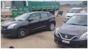 பெரம்பலூரில் ஒரே பதிவெண்ணில், ஒரே கலரில், ஒரே மாடலில் நின்ற கார்.. கிட்ட போய் பார்த்தால் அந்த விஐபி