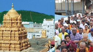 பெருமாளுக்கு உகந்த சனிக்கிழமையில்! திருப்பதி ஏழுமலையான்  கோயிலில் குவிந்த பக்தர்கள்!