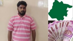 வேலூர் அரசு பஸ்ஸில் மிஸ்ஸான ரூ.5 லட்சம்.. கரூர் ரோட்டில் சேஸிங்.. போலீசால் பால்கோவா வியாபாரி ஹேப்பி