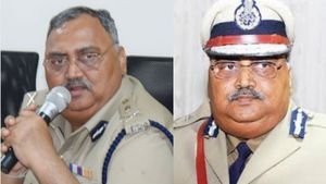 கழுத்தின் ரத்த குழாயை வெட்டி எப்படி கொல்வது? கர்நாடகா மாஜி டிஜிபியை கொல்ல கூகுளில் தேடிய மனைவி