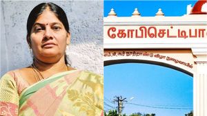 ஈரோடு அருகே வீட்டுக்கடன் இஎம்ஐக்காக நிதி நிறுவன ஊழியர்கள் கேவலமான பேச்சு.. நடுங்க வைத்த ஹேமபிரியா