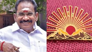 அதிமுக பக்கம் சாயும் அரசு ஊழியர்கள்.. திமுகவுக்கு காத்திருக்கும் ட்விஸ்ட்! அதிமுக ’மாஜி’ கணிப்பு..! 