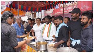 கன்னியாகுமரி பேராலயங்களில் புனிதவெள்ளி.. கஞ்சி வழங்கும் நிகழ்ச்சியை தொடங்கிவைத்த விஜய் வசந்த் 