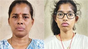 அடுக்குமாடி வீட்டில்  அஞ்சனா இருந்த கோலம்.. ஆடிப்போன மக்கள்.. 'ஜோதியும் மகளும்' ஜோடியாக செய்த வேலை