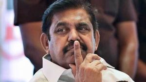 நேரில் வாங்க.. வரும் 15ம் தேதி ஆஜராக எடப்பாடிக்கு கோவை கோர்ட் சம்மன்.. அவதூறு வழக்கில் அதிரடி 