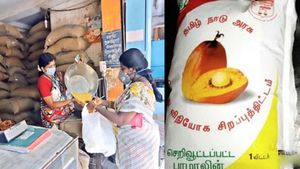 ரேஷன் கடைகளில் பாமாயிலுக்கு பதில் தேங்காய் எண்ணெய்.. திருப்பூரில் அரசுக்கு கோரிக்கை