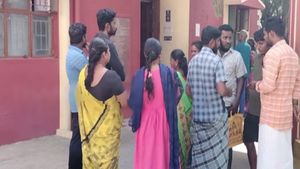 சேலம் அருகே கடனை வசூலிக்க தனியார் வங்கி ஊழியர்கள் செய்த வேலை.. வடிவேலுவின் வாழ்க்கையே முடிந்தது