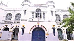 நாமக்கல், கரூர் மாவட்ட கைதிகளை அடைக்கும் வகையில் நாமக்கல்லில் மிகப்பெரிய புதிய சிறை கட்ட முடிவு 