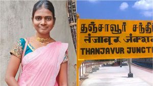 தஞ்சை நடுக்காவேரி அக்காள் தங்கை.. போலீஸ் ஸ்டேஷன் வாசலில்.. அண்ணனுக்காக உயிரை விட்ட கிருத்திகா