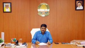  திருப்பூர் கலெக்டர் கிறிஸ்துராஜ் வெளியிட்ட முக்கிய அறிவிப்பு.. இளைஞர்களுக்கு அரசு தரும் உதவி 