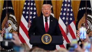 ரெசிப்ரோக்கல் வரியை விடுங்க.. சத்தமே இல்லாமல் அமெரிக்க வாழ் இந்தியர்களுக்கு டிரம்ப் வைத்த ஆப்பு!