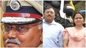 8 முறை வெறி தீர குத்தி கொன்ற மனைவி! சொத்துதான் காரணமாம்! கர்நாடக மாஜி டிஜிபி கொலையில் விலகும் மர்மம்