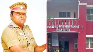 கடலூர் விருத்தாசலம் மகளிர் போலீஸ் இன்ஸ்பெக்டர் ஜெயலட்சுமி, ஏட்டு சிவசக்தி ஆகியோர் சஸ்பெண்ட் 