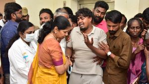 சாத்தான்குளம் கிணற்றில் மூழ்கி இறந்த 5 பேரின் உடல்களுக்கு கனிமொழி அஞ்சலி! கதறிய உறவினர்கள்