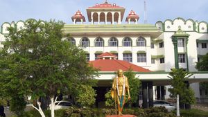 பட்டியலின மக்கள் சாமி கும்பிட அனுமதி இல்லையா? நாளைக்கே வந்து பதில் சொல்லுங்க.. ஐகோர்ட் கிளை காட்டம்!