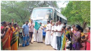 அரசு பஸ்ஸில் அதிரடி.. மகிழ்ச்சியில் துள்ளிய ராமநாதபுரம்.. விசிலடித்து பூரித்த வண்ணாங்குளம்.. ஹேப்பி