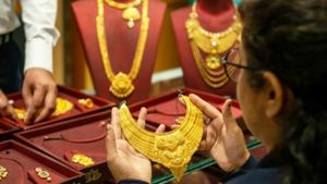 Gold Rate Today: நகை பிரியர்களுக்கு ஷாக் கொடுத்த தங்கம் விலை.. அதிரடியாக உயர்வு.. இன்றைய ரேட் என்ன?