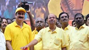 பாமக மாநாட்டில் முகுந்தனுக்கு நடந்த அவமரியாதை.. நாளை மாவட்ட செயலாளர்கள் கூட்டம்.. ராமதாஸ் அறிவிப்பு