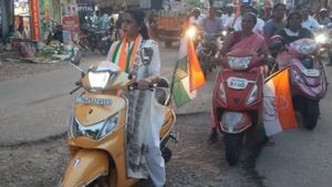 காங்கிரஸ் எம்.எல்.ஏவுக்கு ரூ.1000 அபராதம்.. ஆக்‌ஷன் எடுத்த போக்குவரத்து போலீசார்!