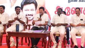 தேர்தல் வருது.. திமுக ஐடி விங் உடன் கைகோர்த்து களமிறங்கும் இளைஞரணி! உதயநிதி தலைமையில் முக்கிய முடிவு