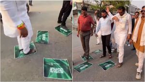 பச்சையா இருந்தாலே பாகிஸ்தான்னு அர்த்தமா? சவுதி கொடியை காலில் போட்டு மிதித்த கும்பல்! 